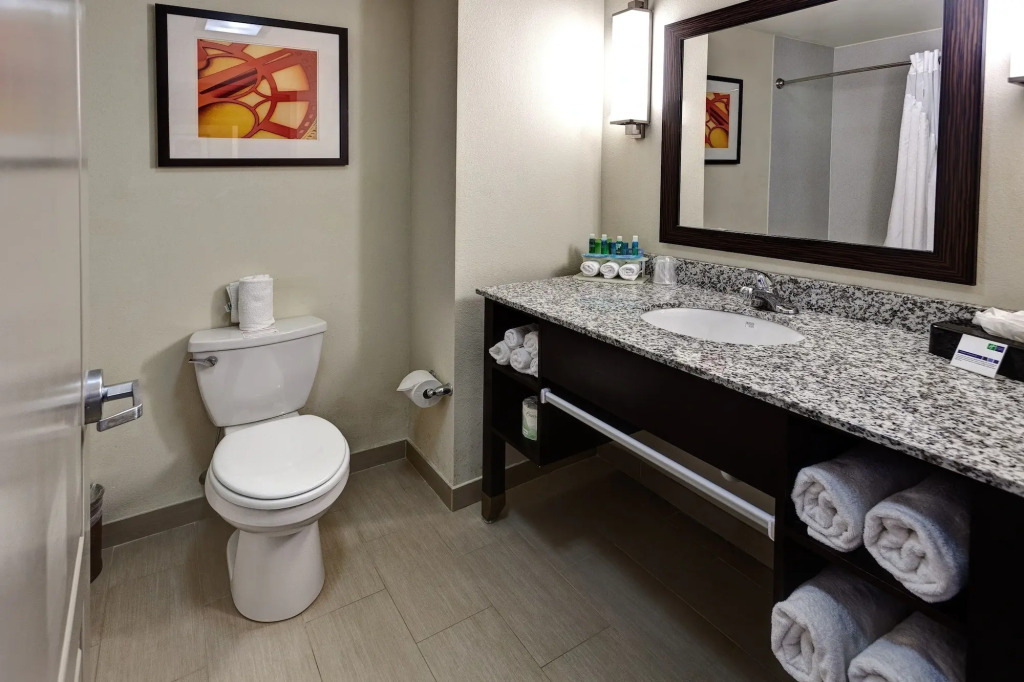 Holiday Inn Express Northwest Maize by IHG