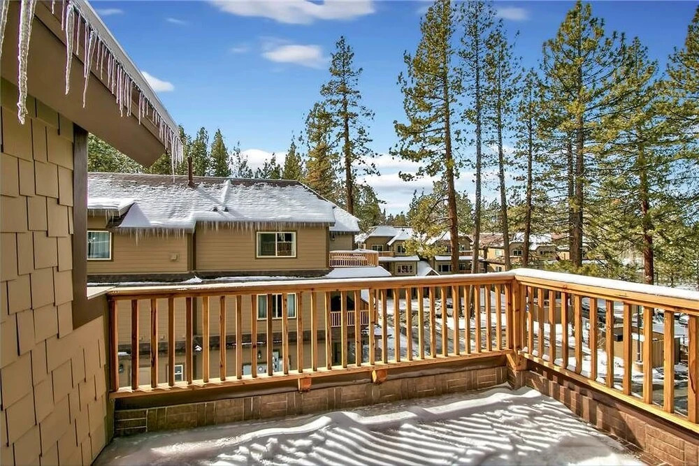 Conifer - 3 Br condo by RedAwning