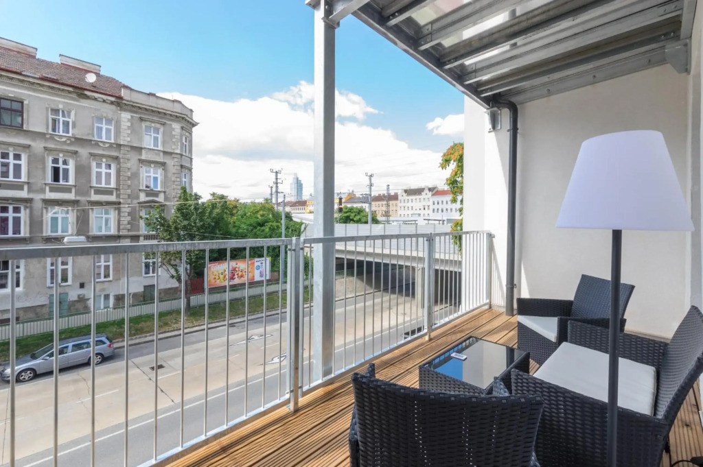 Spacious Apartment in Center with Terrace