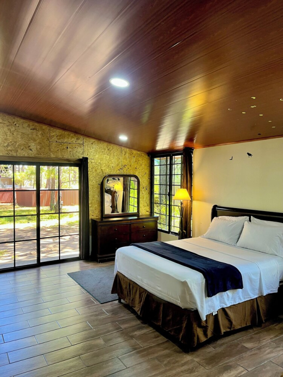 Pine Scape Lodge | Jacuzzi | BBQ | Pool | Mango Hosting
