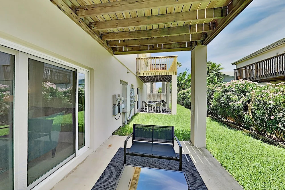 Prime Gulf Getaway W/ Pool - Walk To Beach, Dining 2 Bedroom Condo