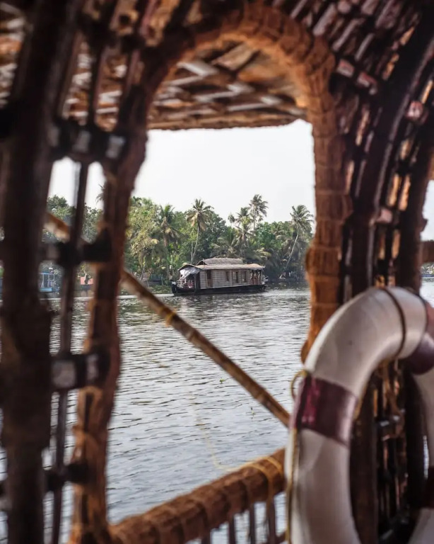 Spice Coast Cruises CGH Earth-Houseboat