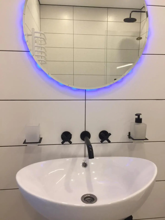 MAKSIM Modern Apartment