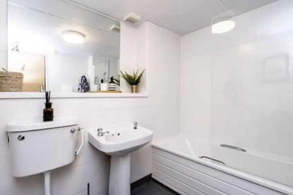 Modern Rooms And Studio In Westminster