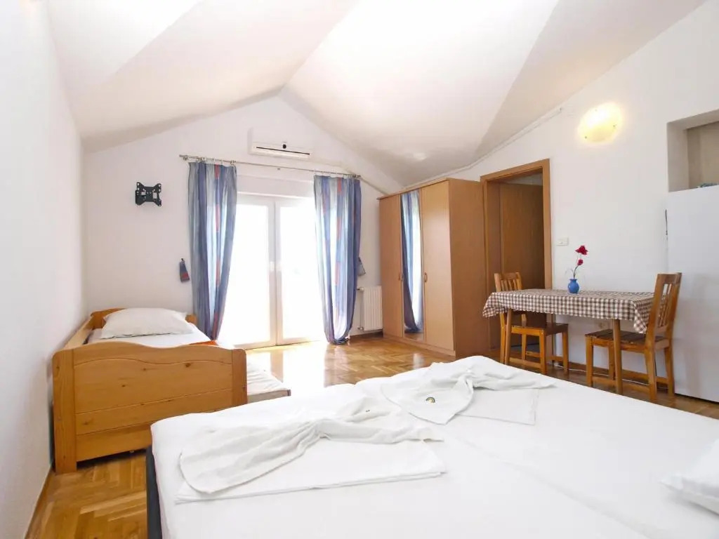 Apartments Anto 1598