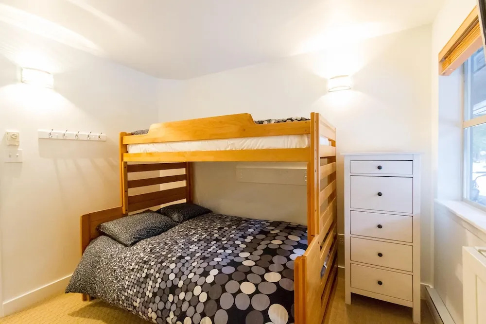 Ski in Out, Great Location, Free Shuttle Bus