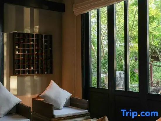 Lotus Yard Zen Hotel