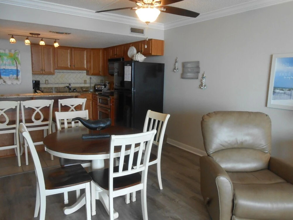 1111 Waters Edge Resort 2 Bedroom Condo by Redawning