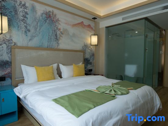 Vienna Classic Hotel (Qingdao Chengyang District Zhengyang Middle Road Subway Station)