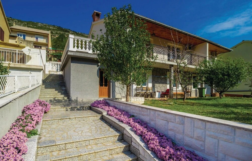 Stunning Home in Knezica With Wifi and 2 Bedrooms