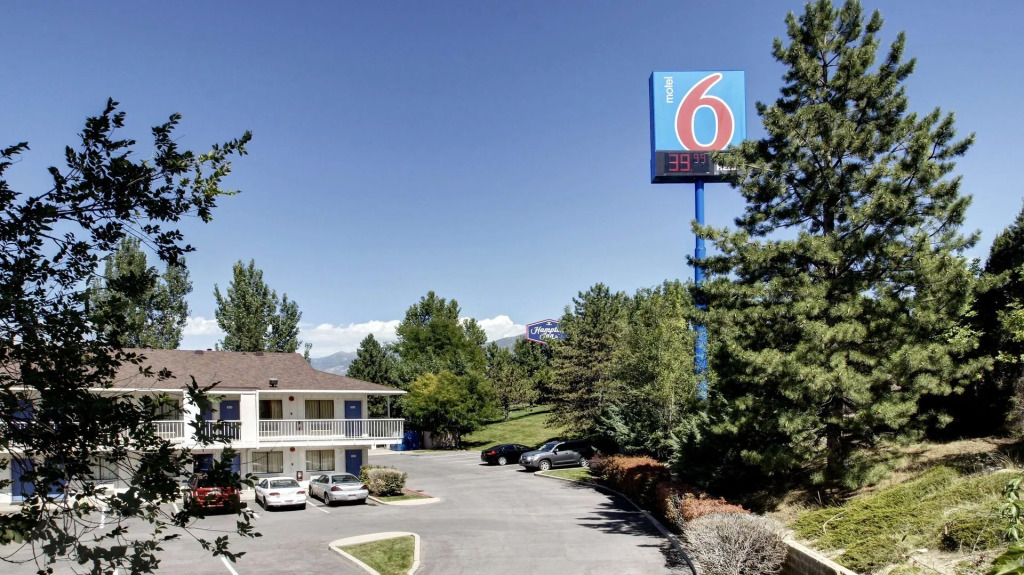 Super 8 by Wyndham Woods Cross - Salt Lake City North