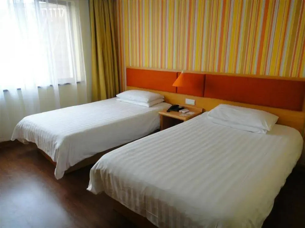Home Inn Suzhou GuanQian