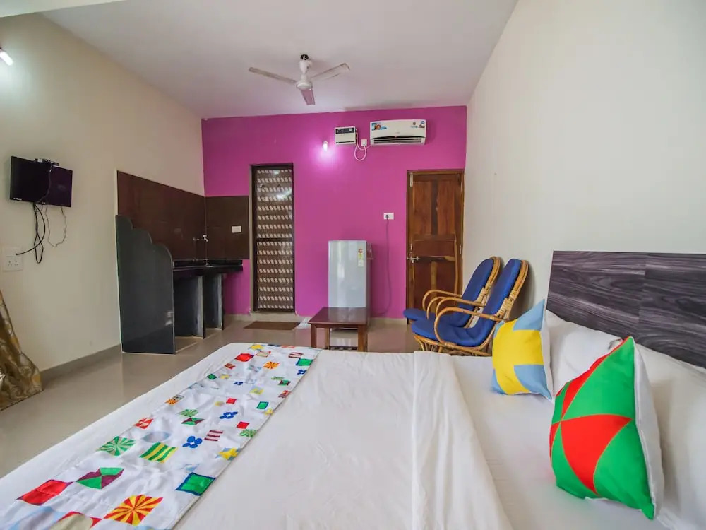 OYO 13211 Home Spacious Studio Morjim Beach