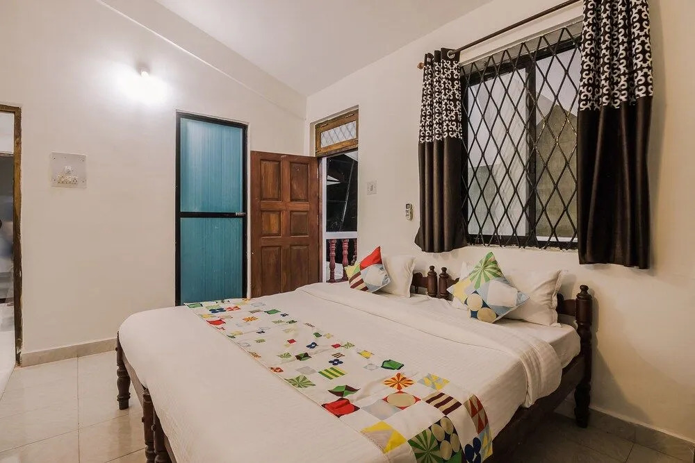 OYO 24114 Home Decent Studio Candolim