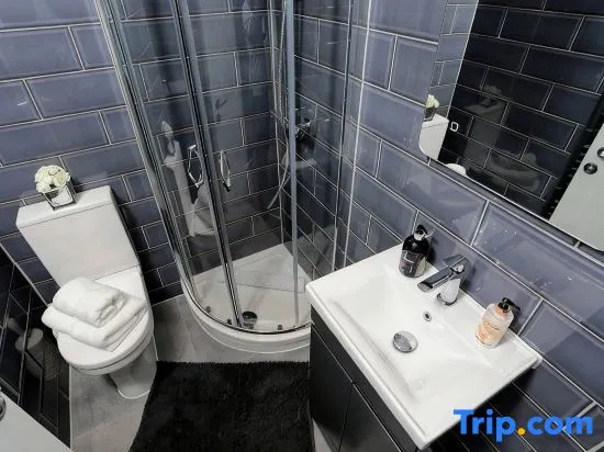 Air Con Fabulous 3Bed/2Bath Garden Flat with Wi-Fi