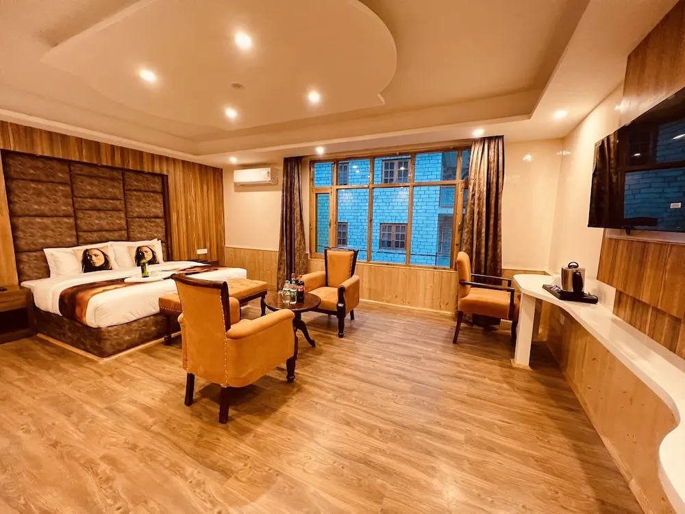 Hill River Resort By West Western -Property of the Year 2024-25 - Central Heated & Air Cooled, Near Mall Road