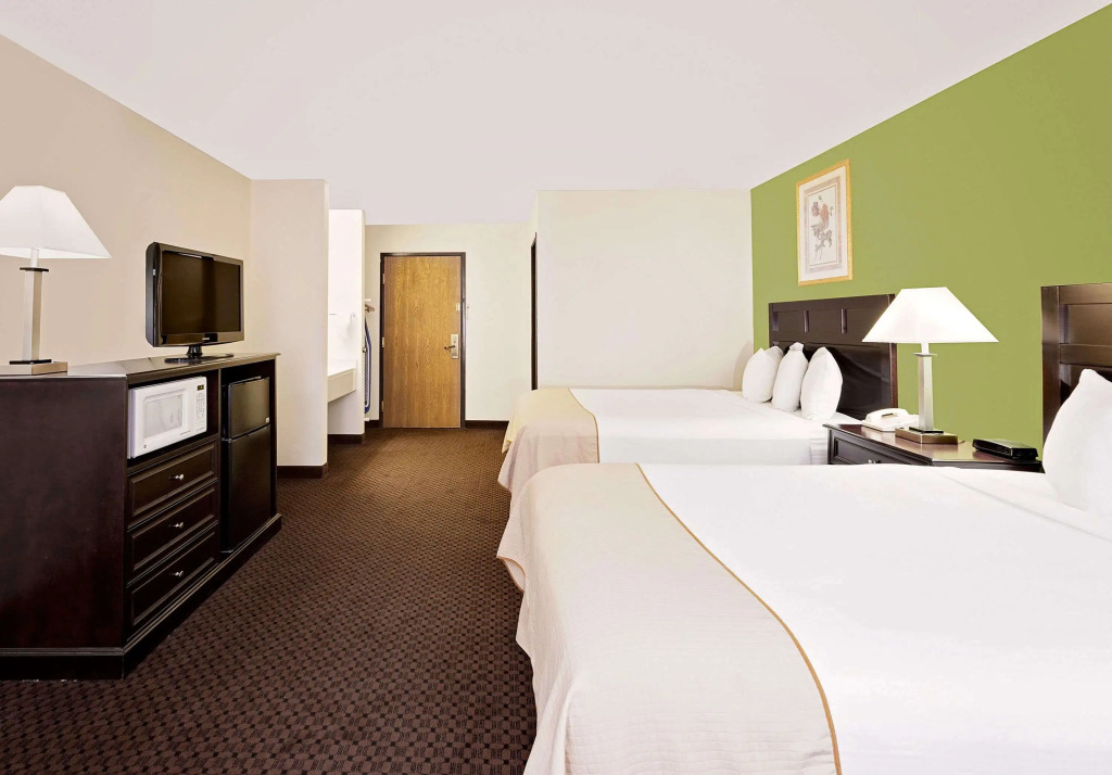 Baymont by Wyndham Battle Creek Downtown
