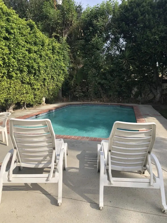 Lovely 1-Bedroom Home with Pool