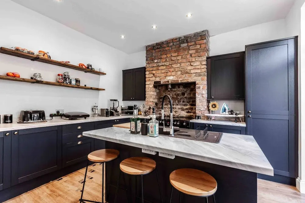 3 Floors Loft 2mins to Train Patio Parking