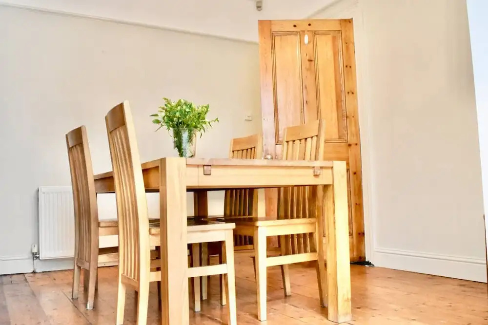 Newly Renovated 2 Bedroom Georgian House in Fairview