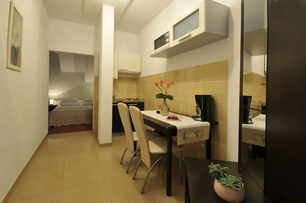 Apartments & Rooms Villa Maslina