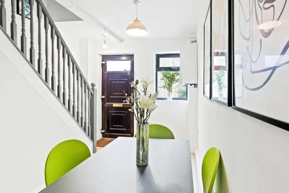 Bright 2 Bedroom House in Kennington