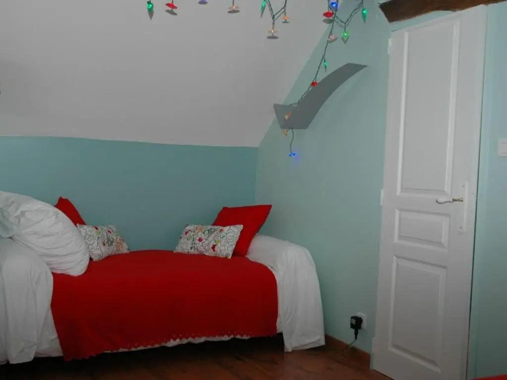 Gîte authentique à Brizay avec jardin privé et piscine - FR-1-381-238