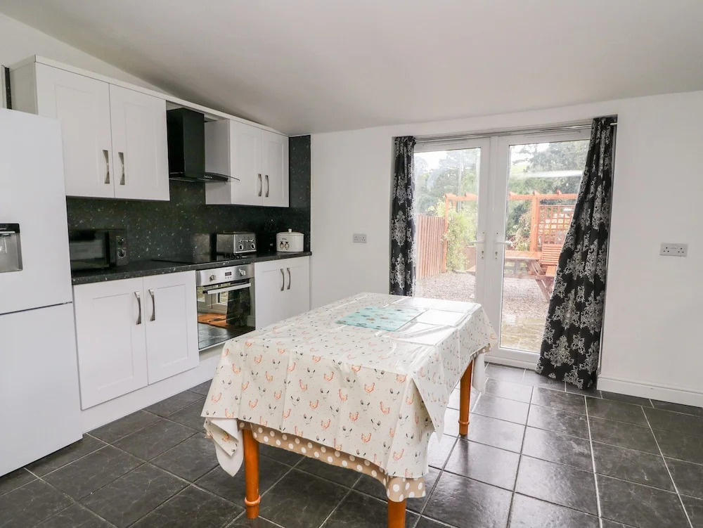 Ynys Cottage