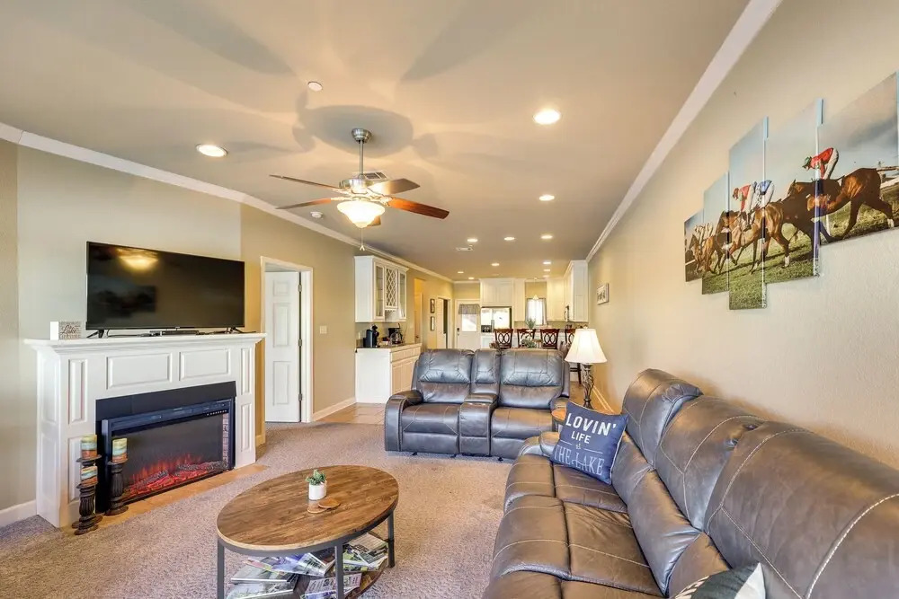 Pool & Lake Hamilton Access: Hot Springs Condo!