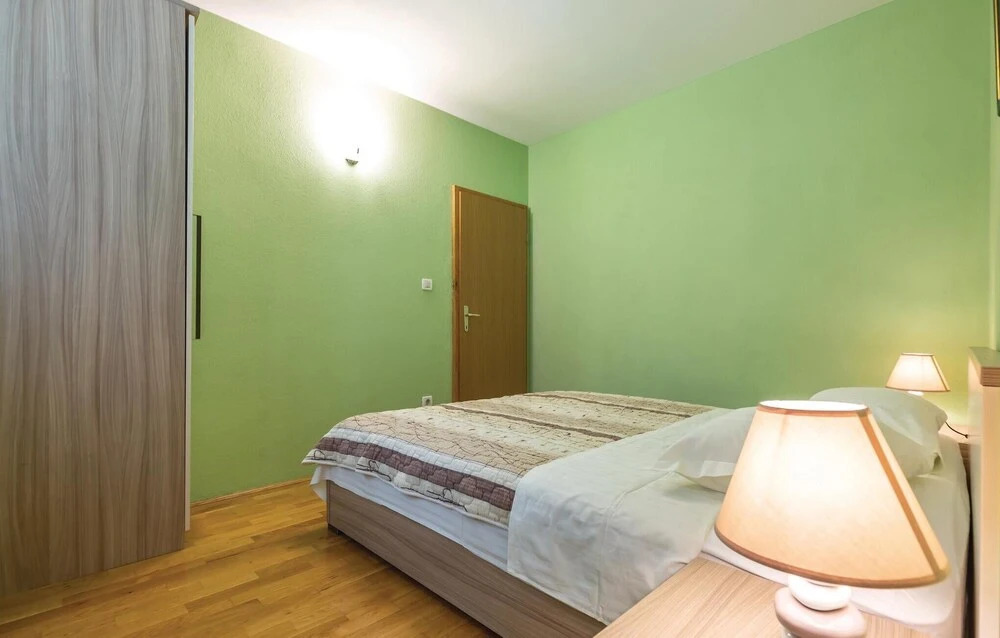 Nice Home in Makarska with WiFi, 3 Bedrooms & Hot Tub