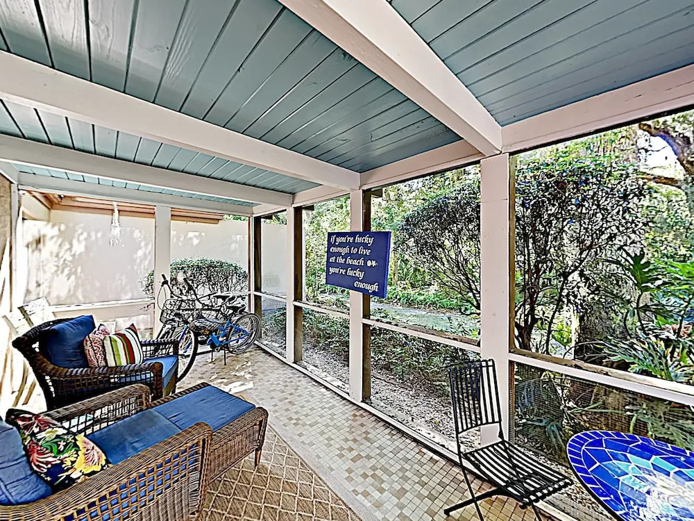 New Listing! Wooded Sanctuary On Golf Course W/pool 2 Bedroom Condo