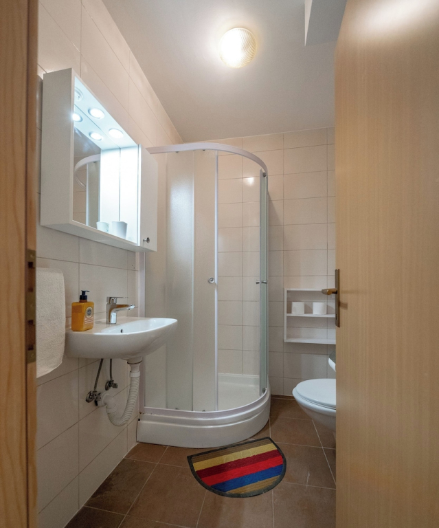 A 2 Comfortable apt w Terrace & Garden, Near Beach