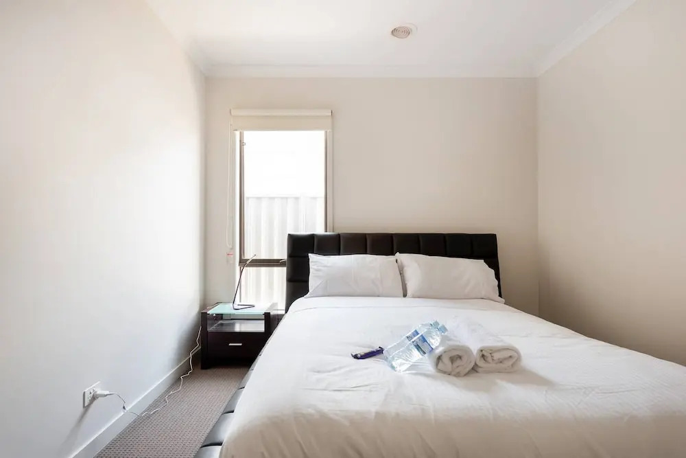 5br Luxury House 20 Min To Cbd Spacious Living