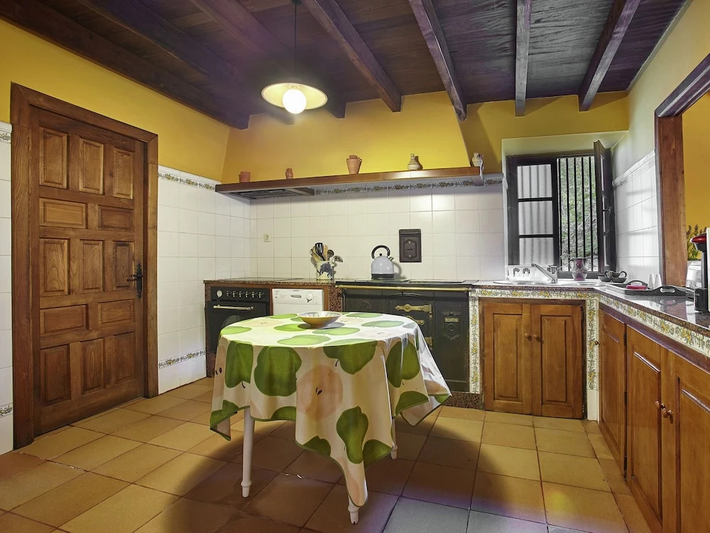 Beautiful Country House With Stunning Views of the Mountains of Asturias