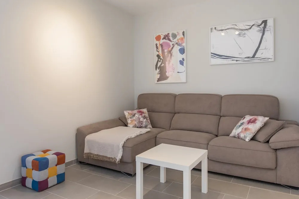 Downtown Square Apartament, Prime Location with Parking