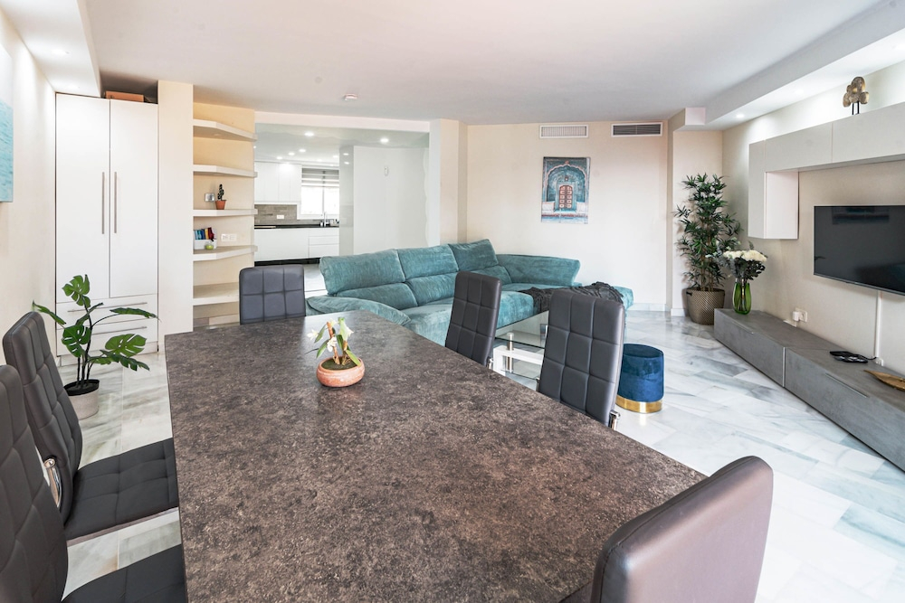 Bb.b5 - Spacious Apartment With Amazing View