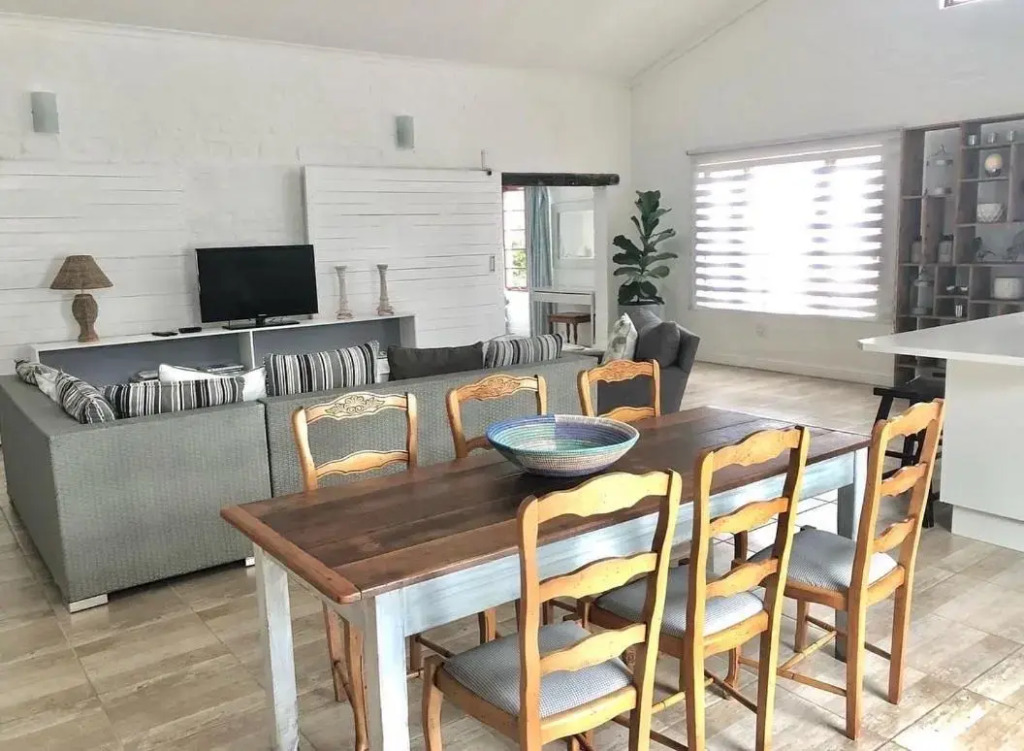 The Lily House Hermanus - Central Private Cottages
