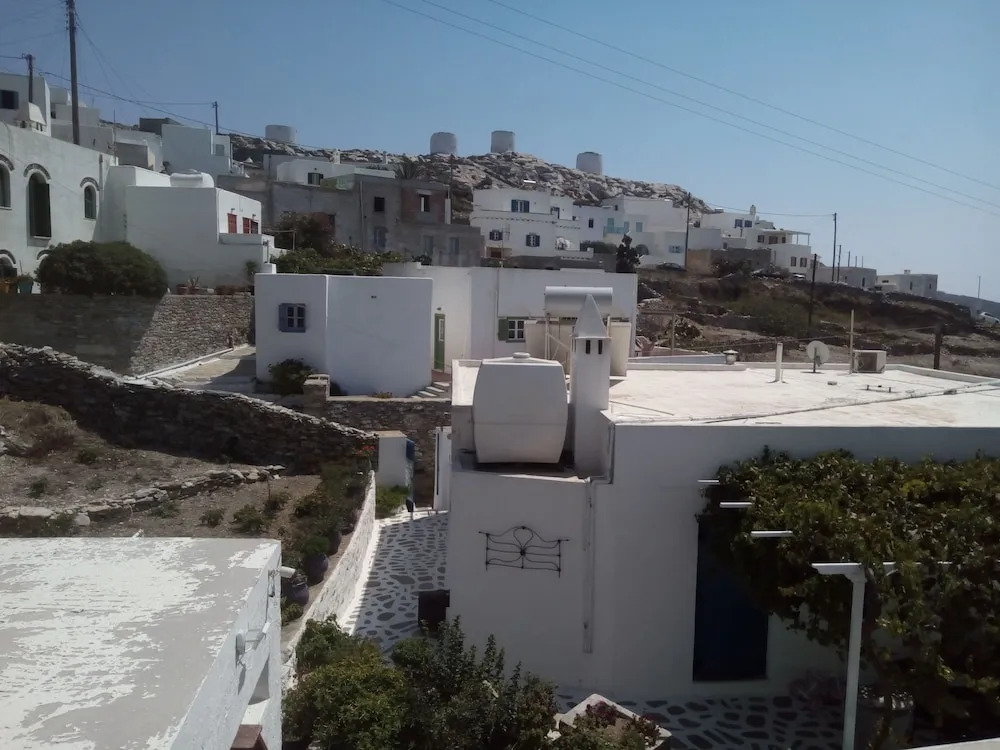 Politimi studios