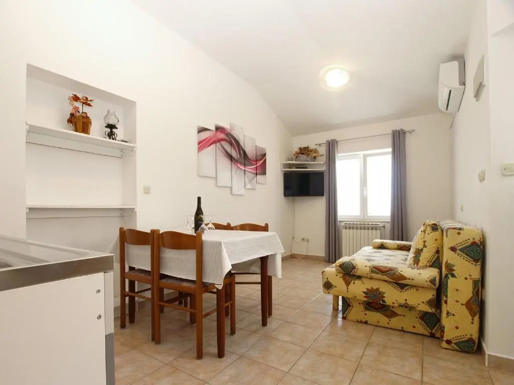 Apartments Biskupije 810