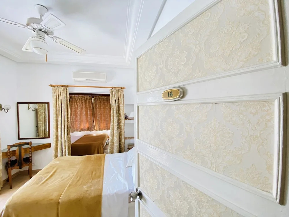 Hotel plaza corniche la marsa