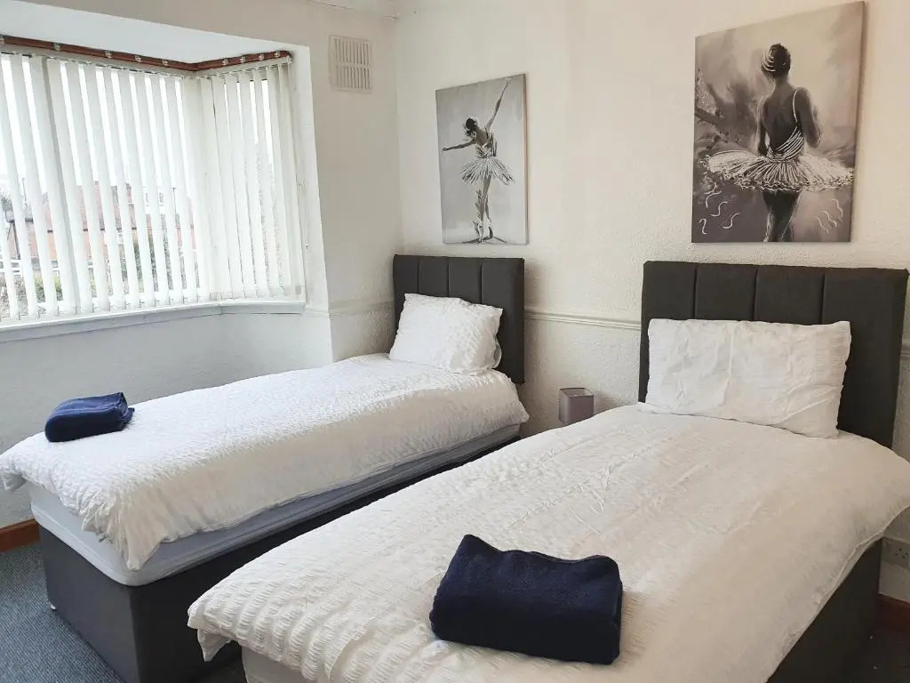 4 Bed House with Parking and WIFI Near Alexander Stadium - Suitable for Long Contractor Stays