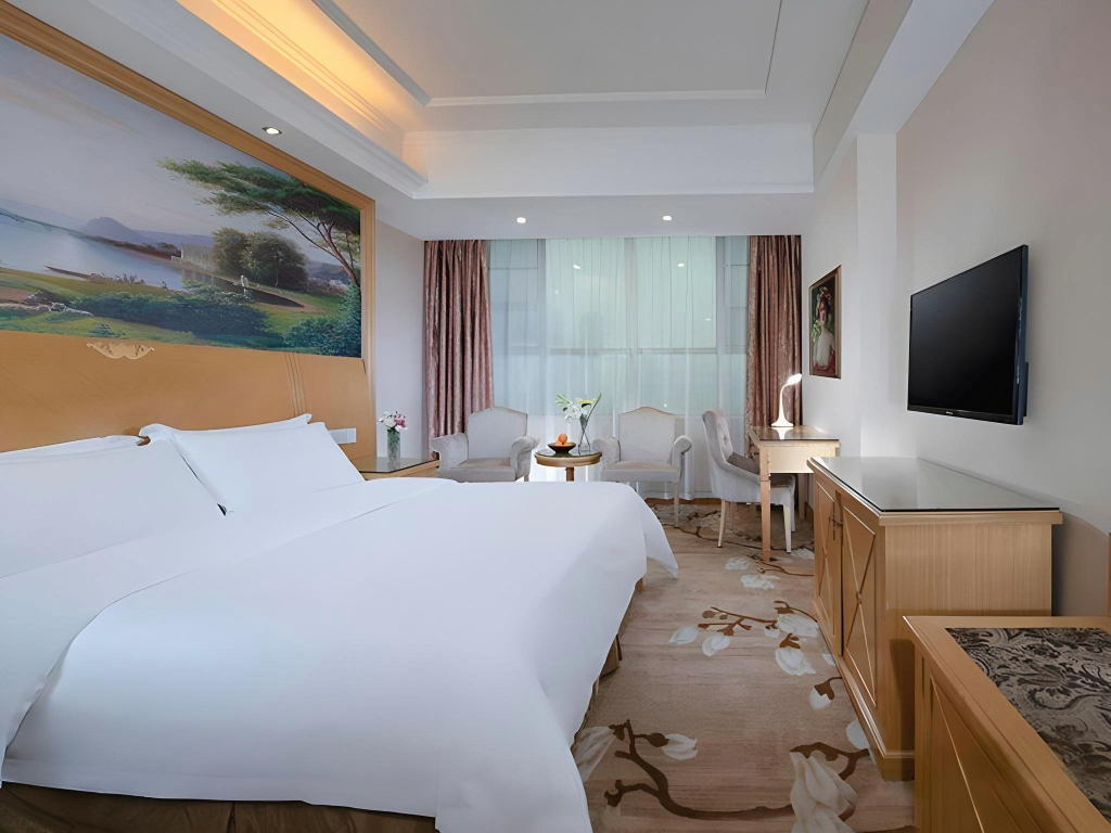 Vienna Hotel Guangdong Dongguan Tangxia South High-Speed Railway Station