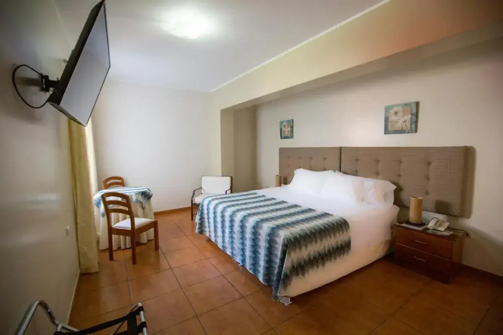 Aviro Hotel