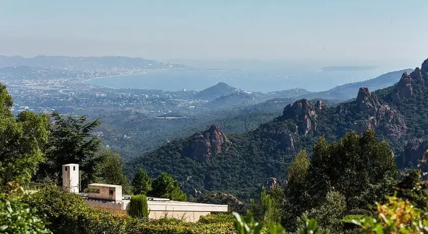 Squarebeak - Breathtaking view over Cannes
