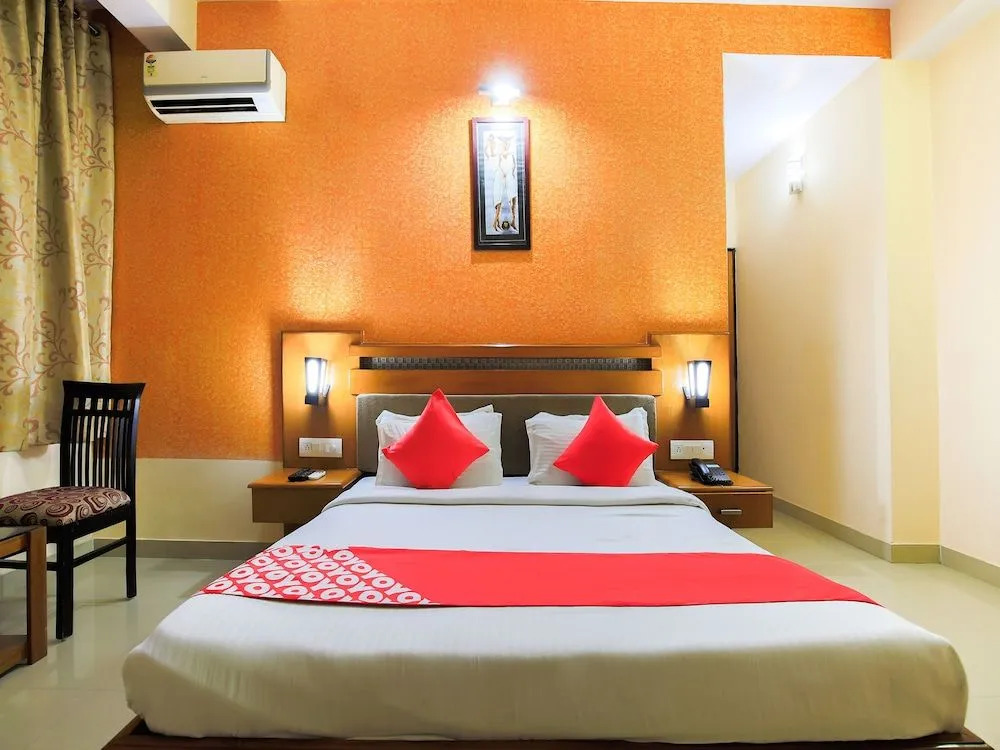 OYO 15782 Hotel Royal Residency