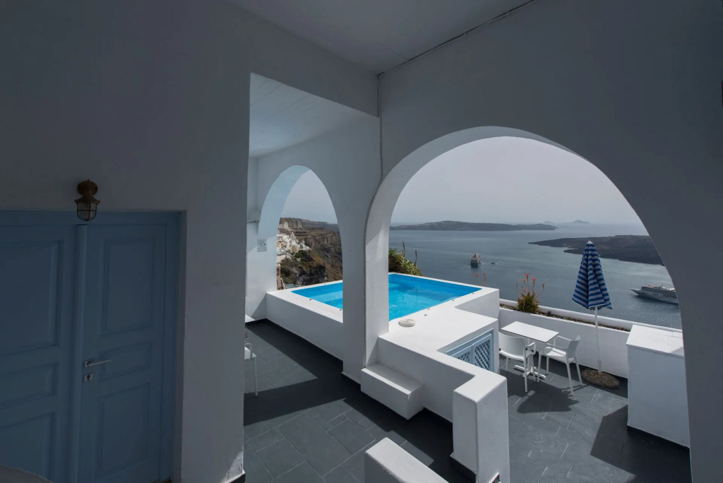 Kastro Suites
