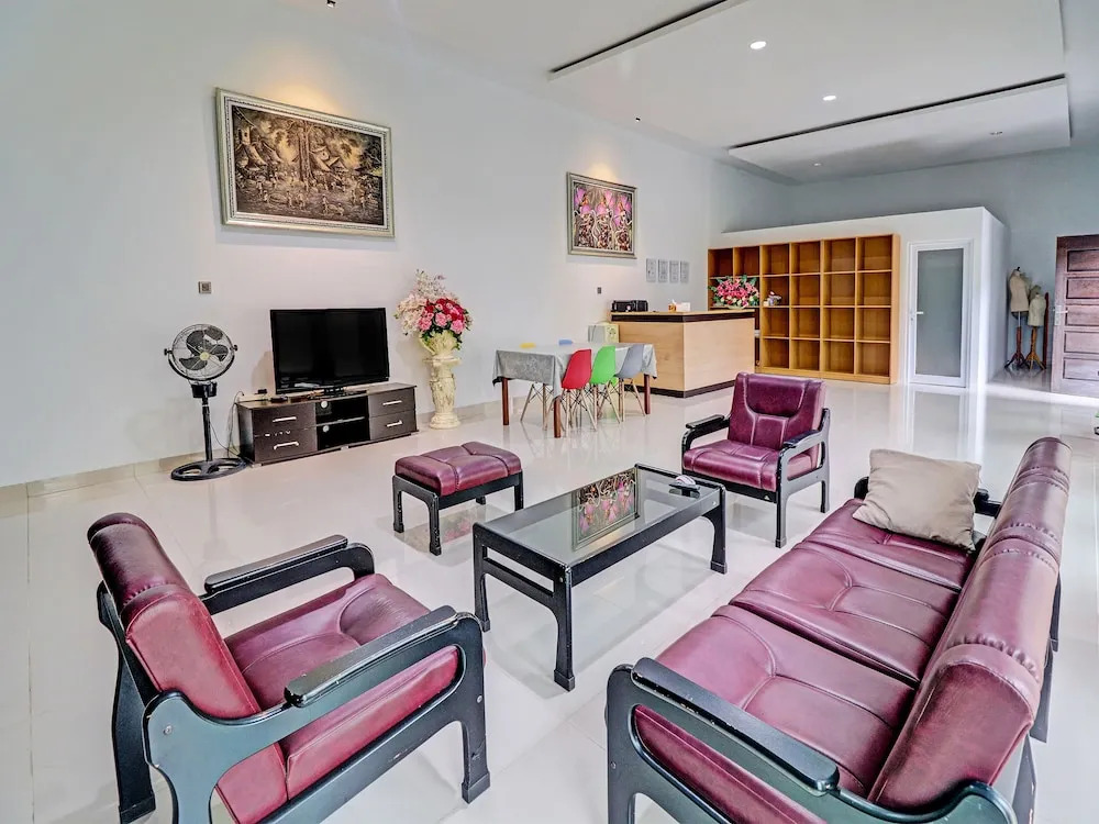 OYO 92057 Reny Kost Syariah