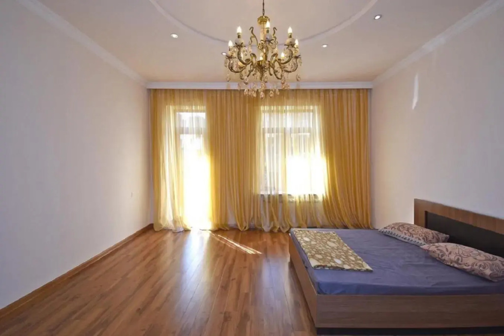 Tumanyan street 3 bedroom Deluxe apartment with Large Balcony TM662