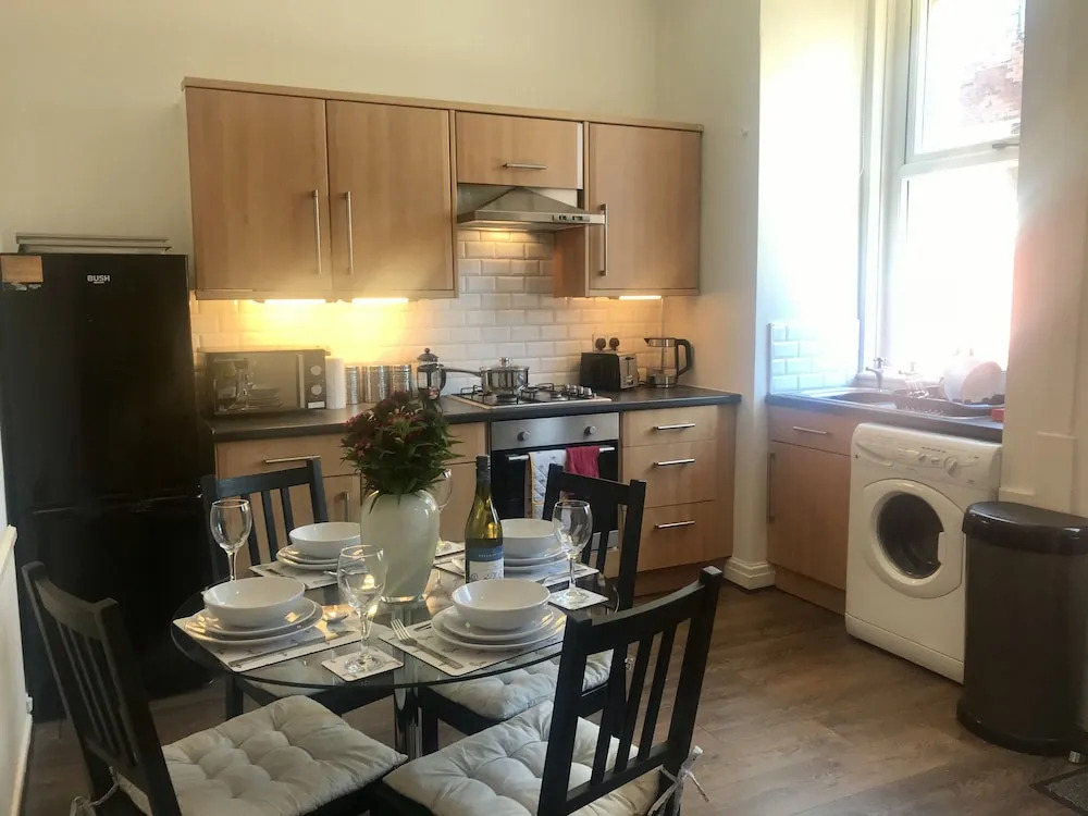 3 Bedroom House Close to M6 & M55