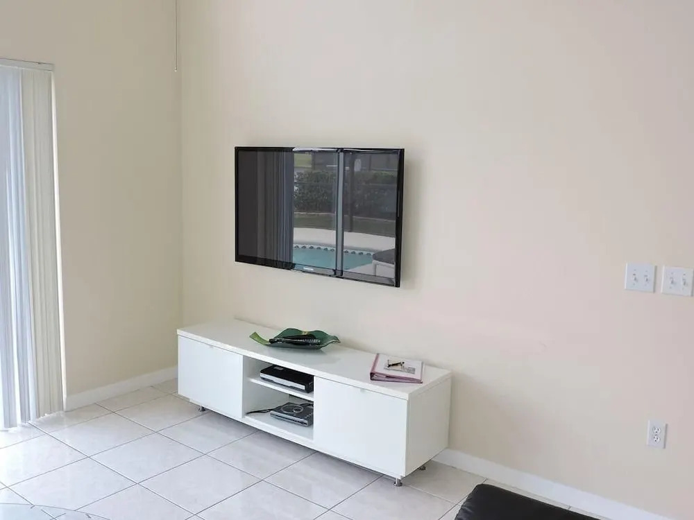Ref 09 Luxury 4 Bed Villa With Private Pool and Lake View
